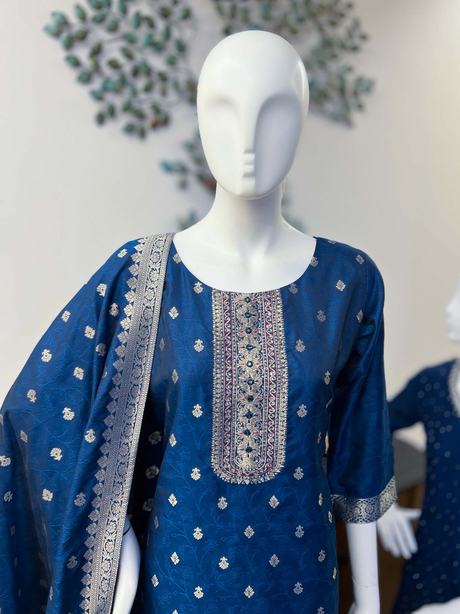 DSB0826-38 Royal Blue Straight Cut Set
