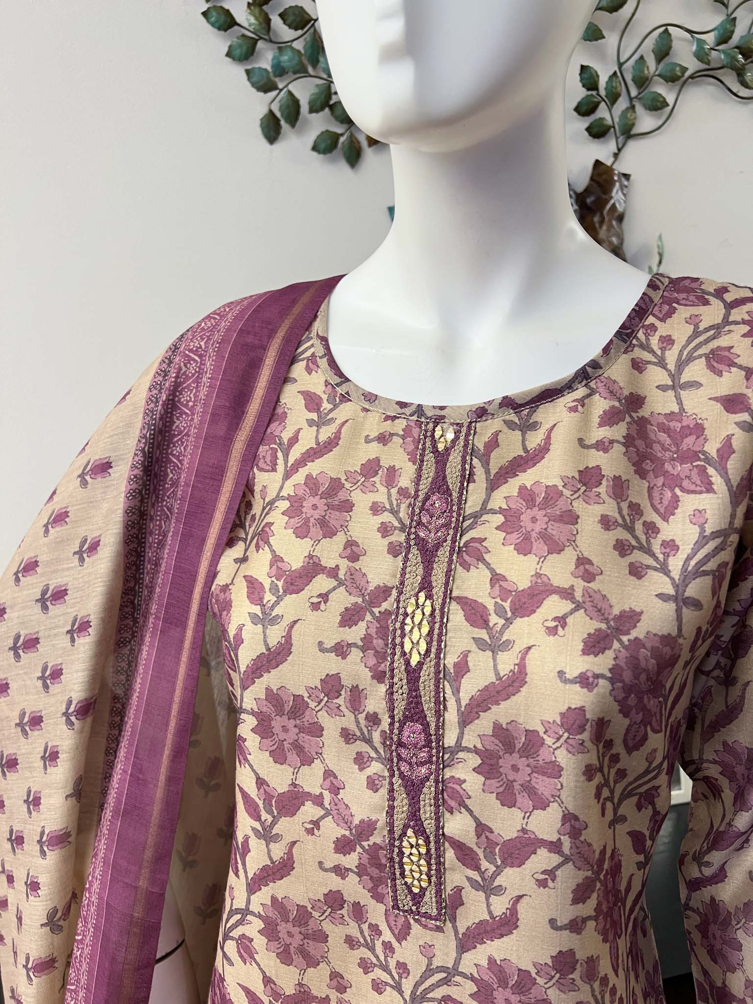 DSB0826-42 Beige & Purple Straight Cut Set - Image 2