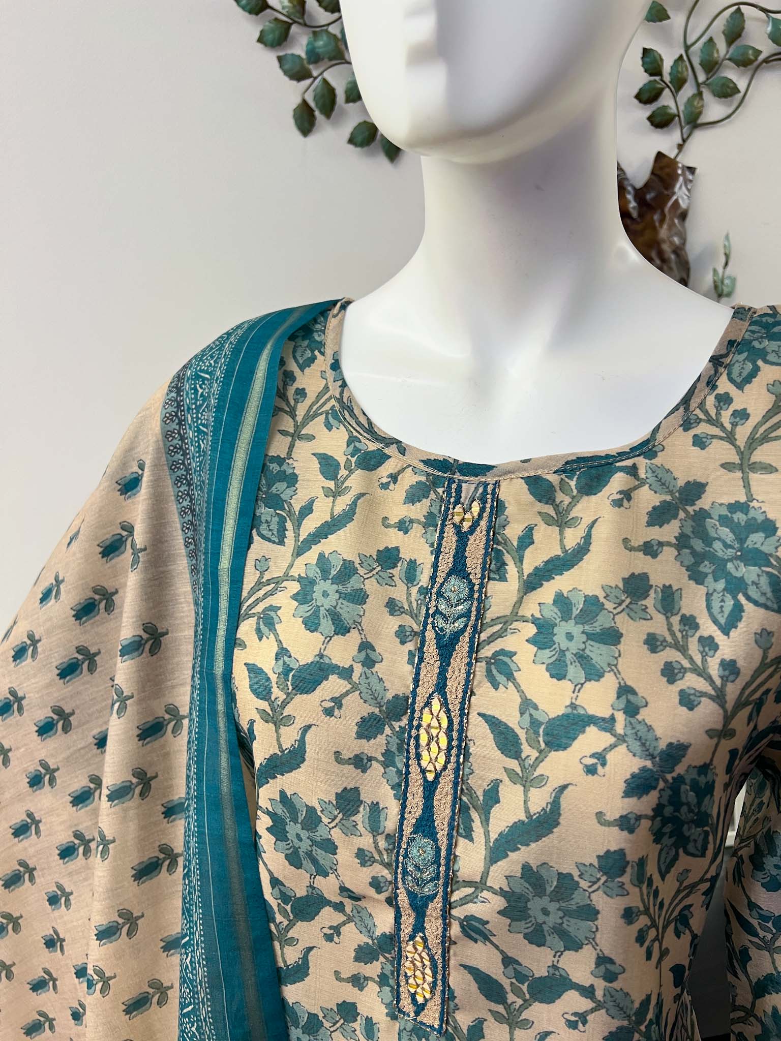 DSB0826-43 Beige & Blue Straight Cut Set - Image 2